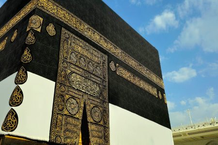 Al-Kaaba draped in Ihram cloth at the Grand Mosque in Mecca, Saudi Arabia — sacred site for Umrah pilgrims